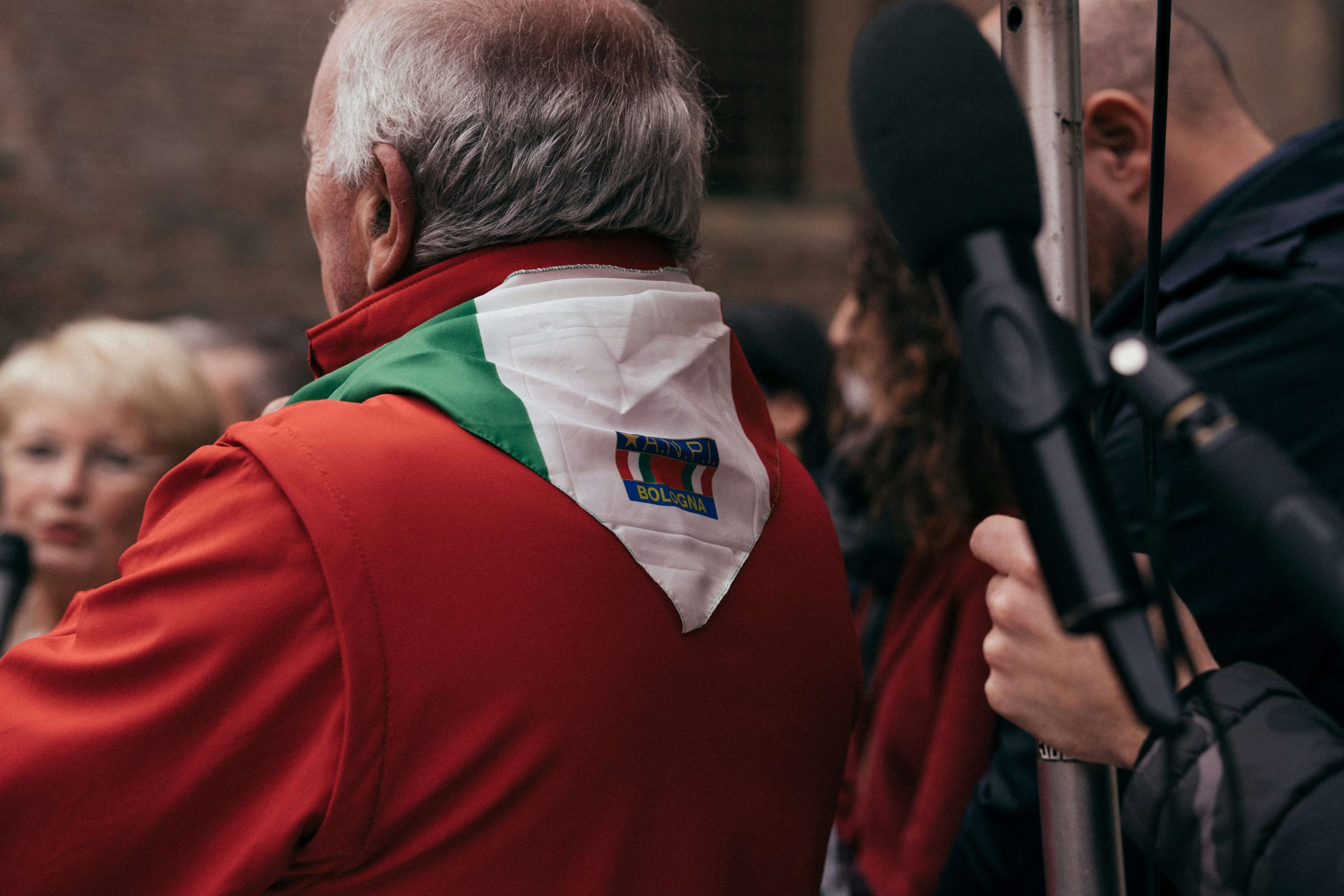 Italiani, popolo di santi, poeti e navigatori….sul web