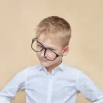 Aggiustare occhiali rotti: quando conviene?