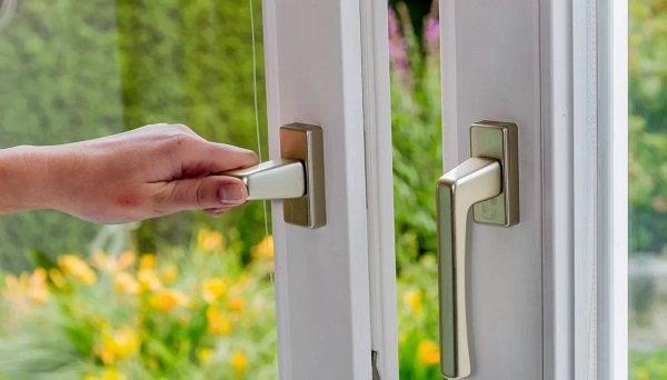 Manutenzione delle maniglie per finestre