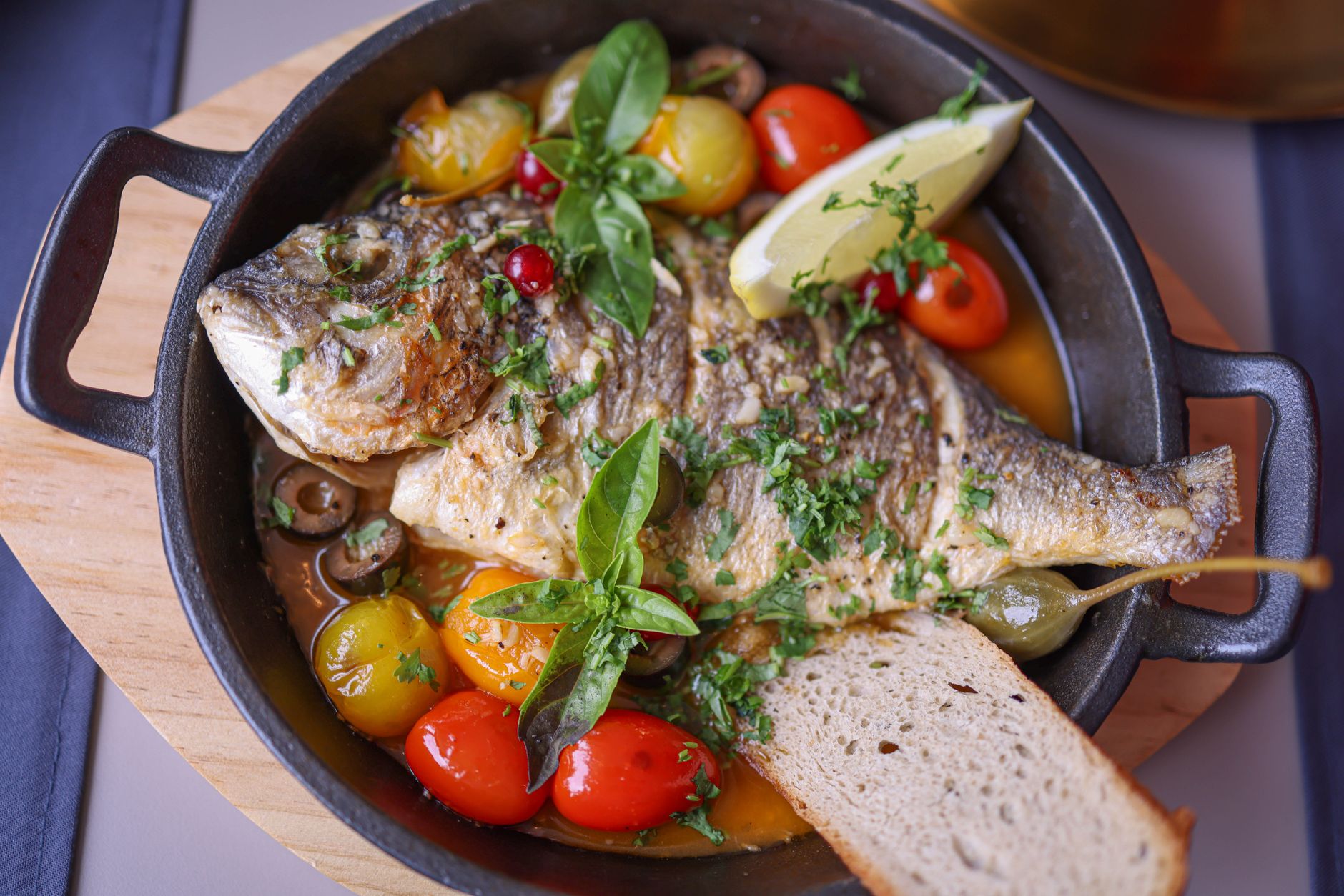 Come cucinare il pesce al forno senza errori