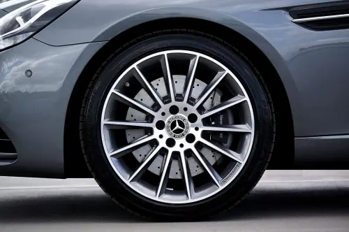 Come cambiare la gomma dell'auto da soli