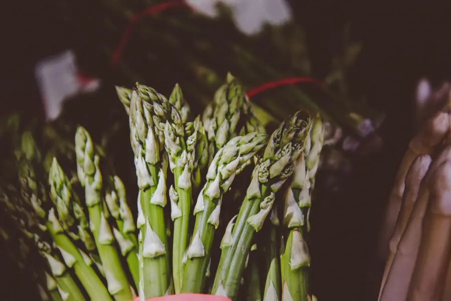 Risotto con asparagi: mantecatura e tempi perfetti