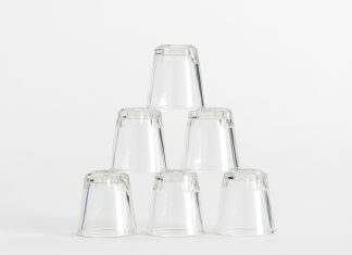 Raffinatezza, sostenibilità e attenzione al design: il packaging in vetro